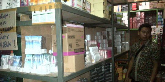 Ribuan kosmetik palsu ditemukan di Pasar Asemka, pedagang kaget