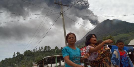 Gunung Sinabung meletus, warga sempat mengungsi dari rumah