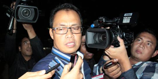 Orang dekat Akil membantah jadi tukang tagih duit suap