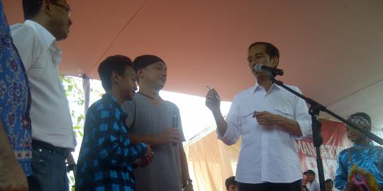 Ke Waduk Pluit Jokowi gelar kuis berhadiah sepeda  ke anak  