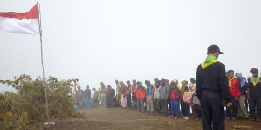 Peringatan Sumpah Pemuda di Puncak Gunung Cikuray, Garut