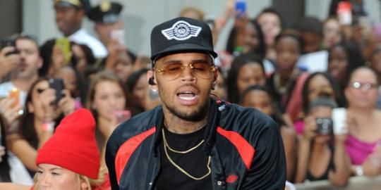 Hajar pria tak dikenal, Chris Brown terancam masuk penjara