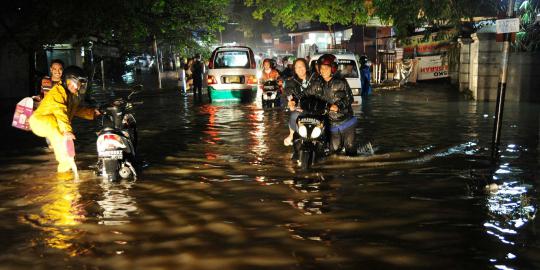 Hujan reda, Jakarta dikepung banjir