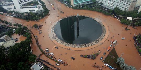 Pada Jenderal Moeldoko, Jokowi minta TNI bantu atasi banjir