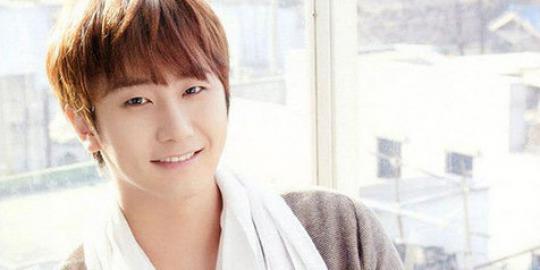 [FOTO] Mulai wajib militer, Heo Young Saeng malu-malu!