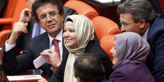 Setelah 14 tahun anggota parlemen wanita Turki boleh berjilbab