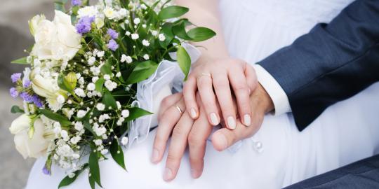 5 Kisah unik pernikahan dua pasang kembar identik