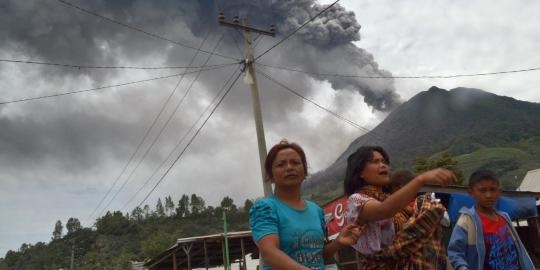 Status Gunung Sinabung Siaga, warga di 4 desa diungsikan