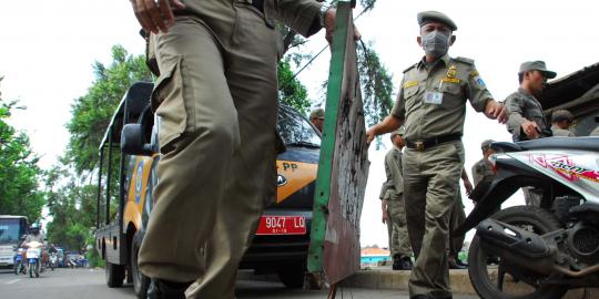 Pedagang Kota Tua juga rusak mobil Satpol PP