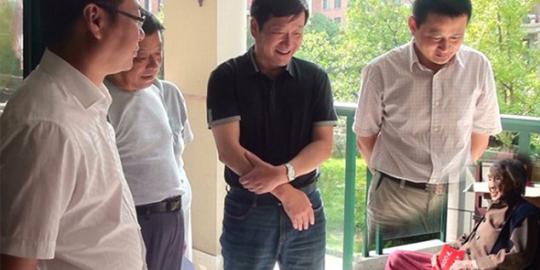 Pejabat China rekayasa foto supaya terlihat dekat rakyat