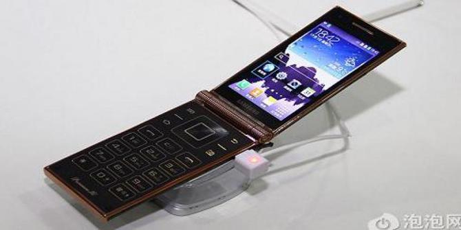 Samsung W2014 jadi smartphone lipat termahal di dunia 