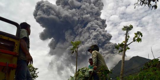 Gunung Sinabung meletus keluarkan awan panas