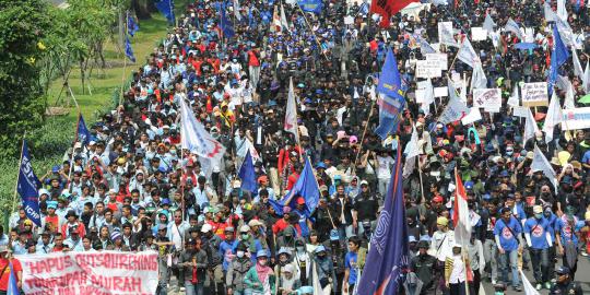 Tuntut kenaikan upah, pengusaha minta buruh hormati tripartit