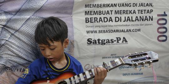 Agar tertib, anak jalanan di Solo dilatih musik keroncong