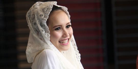 Alasan sedang hamil, Ayu Ting Ting tak mau bicara soal cerai | merdeka.com