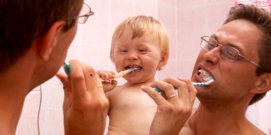 Ajari anak 4 cara menjaga kesehatan gigi!