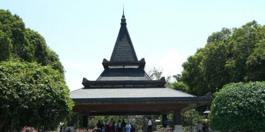 Hari Pahlawan, kader PDIP ziarah ke makam Bung Karno dan Gus Dur