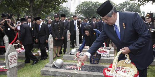 Hari Pahlawan, SBY pimpin upacara di TMP Kalibata