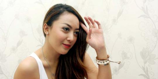 foto sulam alis bentuk lebih alis, merdeka.com diri Ratu  percaya Nansya  Cinta Sulam