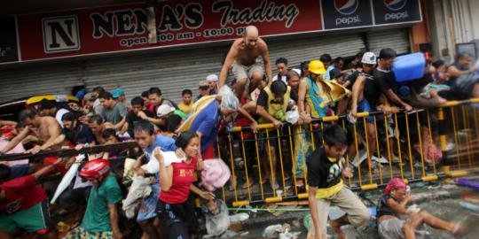 Mencuri demi bertahan hidup dari hantaman Topan Haiyan