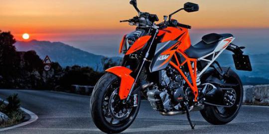 Keganasan KTM Super Duke 1290 R 2014