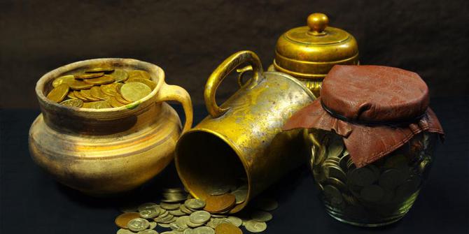 Kisah guci berisi harta karun emas dipakai main bola Mitro
