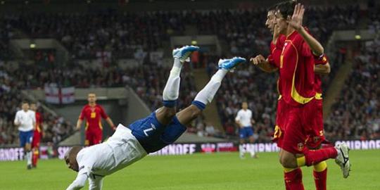 Aturan baru FA soal diving ditentang Premier League