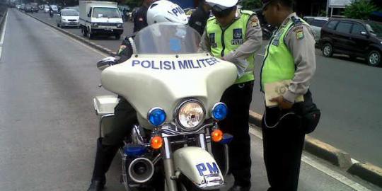 Masuk jalur TransJakarta, polisi militer ditilang polantas