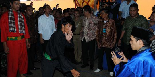 Resmikan Blok B dan C Pasar Minggu, Jokowi disuguhi aksi silat