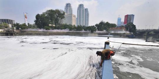 Ahok minta semua perusahaan punya tempat pengelolaan limbah