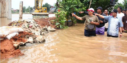 Turap Pondok Bahar jebol, perumahan di Tangerang banjir
