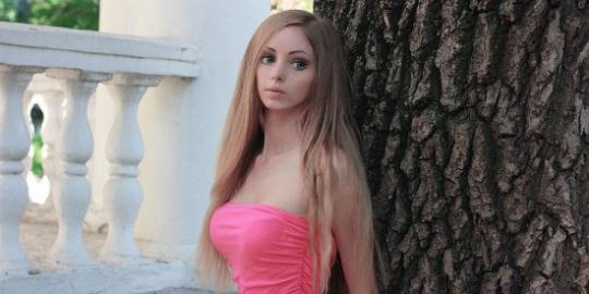 [Video] Wow, gadis 20 tahun ini mirip boneka Barbie!
