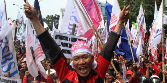Tuntut upah naik, buruh rusak kantor Disnakertrans Tangerang