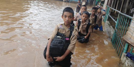 Jakarta terus diguyur hujan, Ulujami banjir 2 meter