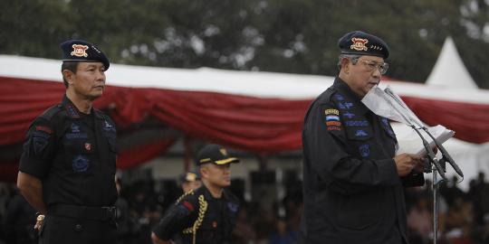 Diguyur hujan saat pidato, mikrofon SBY dibungkus plastik