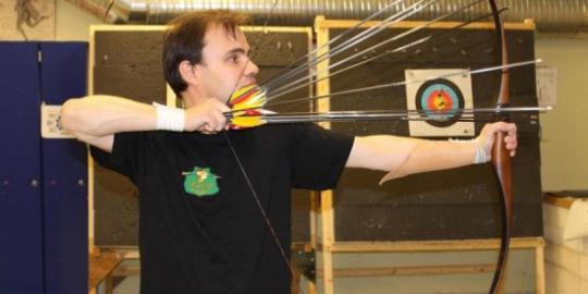 Keren, pria ini dijuluki Legolas 'Sang Pemanah Tercepat'!