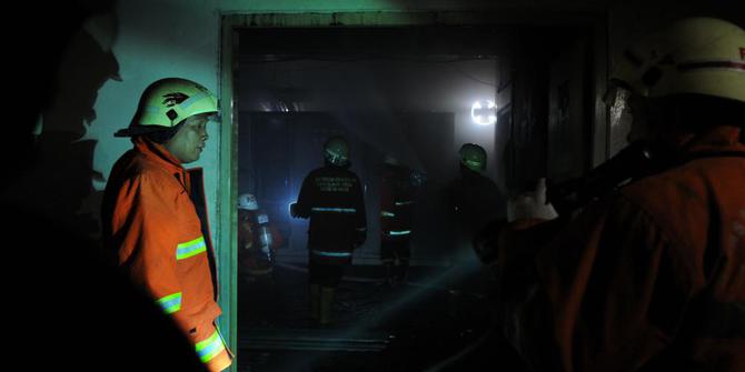 8 Rumah dan 4 toko dijilat api di Pekanbaru, 1 pemadam terluka