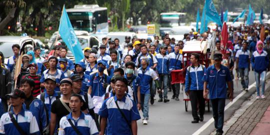Demo buruh lumpuhkan Jalan Pemda Tigaraksa Tangerang