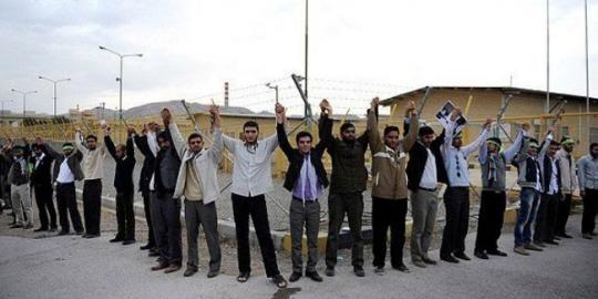 Mahasiswa Iran bentuk rantai manusia di lokasi nuklir Fordow