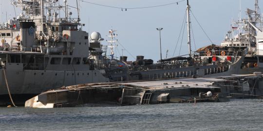 KRI Teluk Peleng nyaris tenggelam di Tanjung Priok