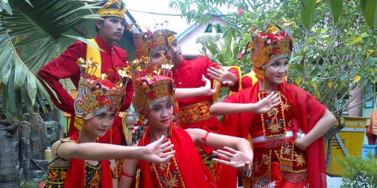 Serunya aksi ribuan penari Gandrung di Pantai Banyuwangi