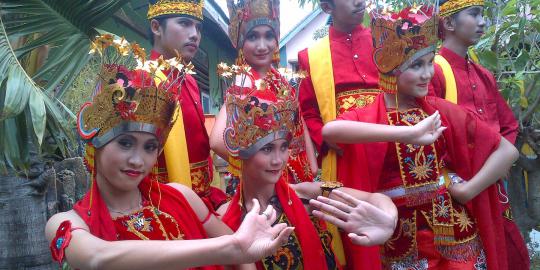 2.106 Penari meriahkan Festival Paju Gandrung Sewu