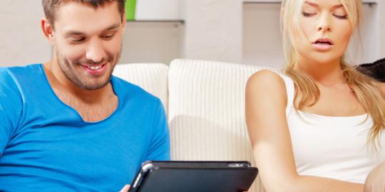 8 Hal yang bisa bikin wanita cemburu berat