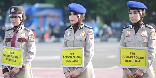  Polwan  cantik berjilbab ikut upacara di Polda Metro Jaya 