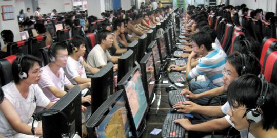 Kecanduan main game online, 2 ABG nekat curi Ayam Bangkok