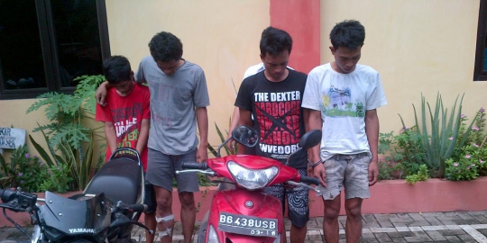 nyolong motor demi main game online rev1