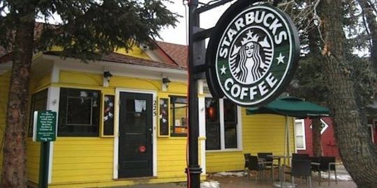 Tak cuma kafein, Starbucks Jepang kini jual wine dan bir!
