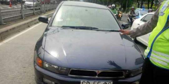 Ahok: Mobil kedubes masuk jalur Transjakarta harus dibuat malu