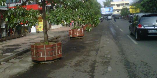 Dihiasi tanaman, alun-alun Bandung bersih dari PKL
