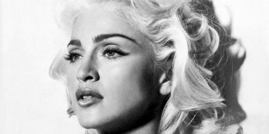 10 aktris seksi yang berhasil meniru dandanan marilyn monroe